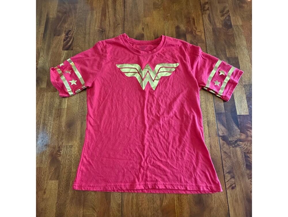 Wonder Woman Women’s XL Red Gold Logo Graphic Short Sleeve T-Shirt